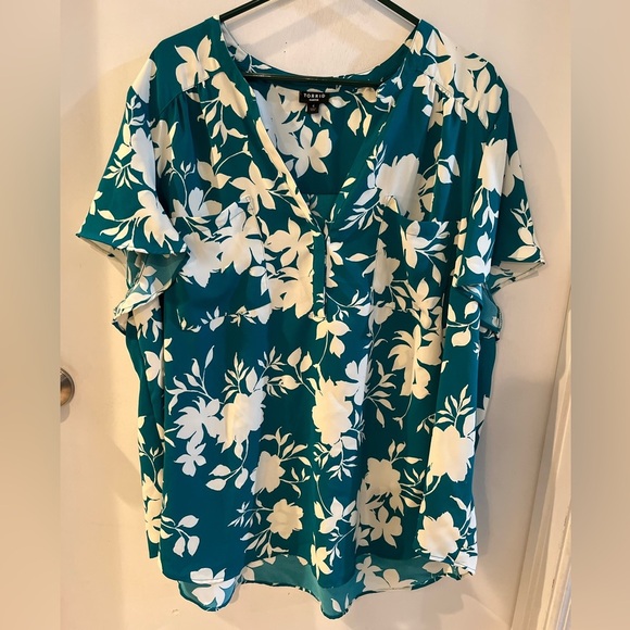 Torrid Harper Studio Crepe de Chine Flutter Short Sleeve Blouse, size 4 - Picture 3 of 6